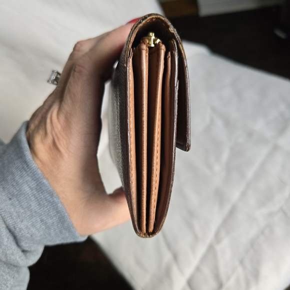 Louis Vuitton Monogram Sarah Wallet - Picture 3 of 13